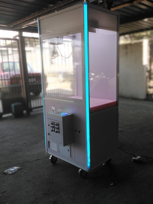Claw Machine Plain White image 1